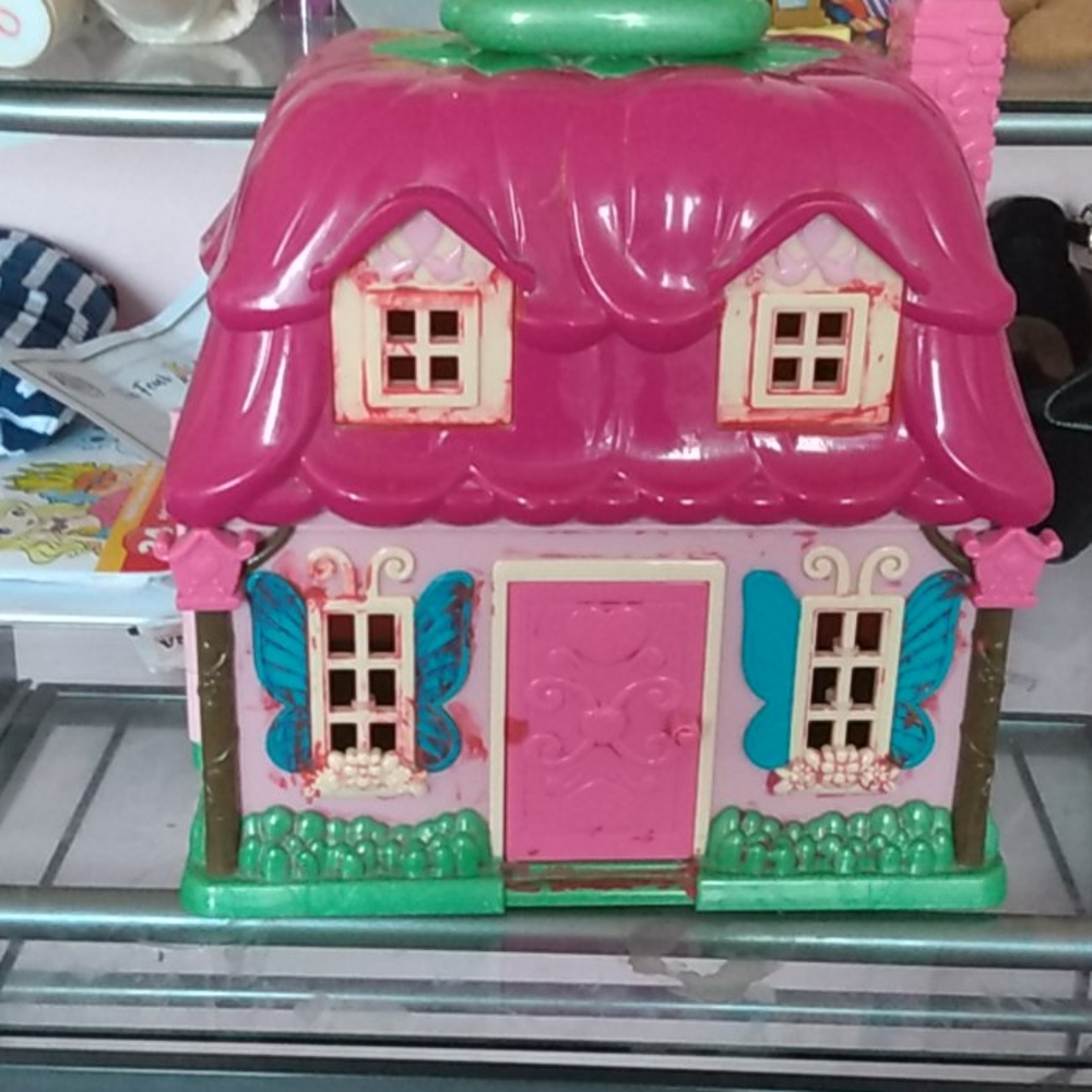 Fun doll house